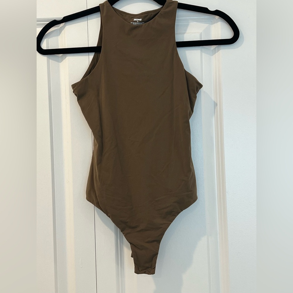 SKIMS FITS EVERYBODY HIGH NECK BODYSUIT